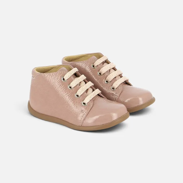 pom-d-api-stand-up-bottine-vernis-wrinkle-pink-chaussure-premiers-pas-fille image 1