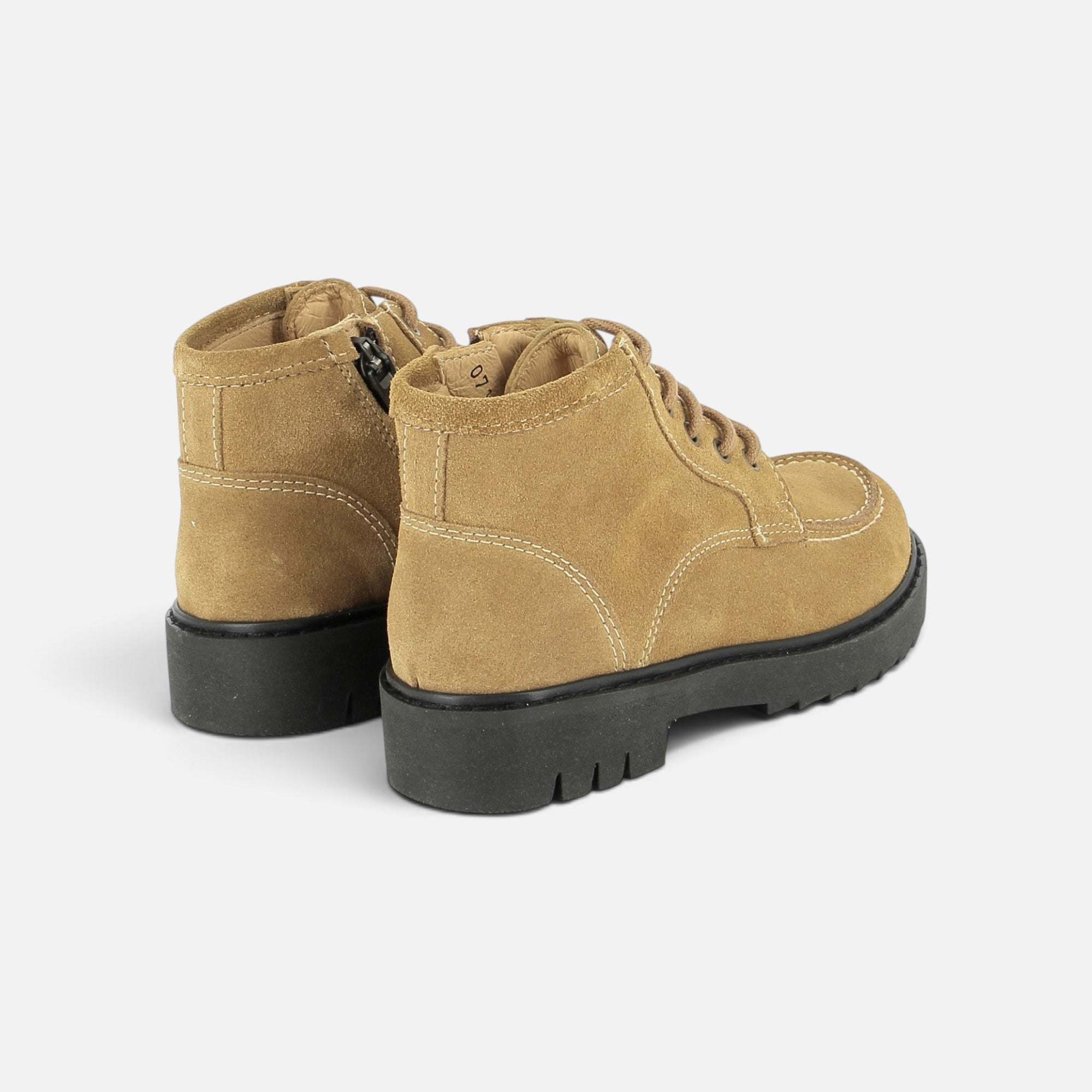 pom-d-api-sid-lace-plato-chaussure-enfant-velours-caramel-semelle-noire image 3