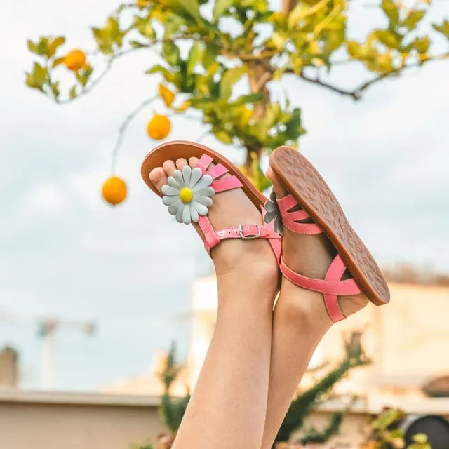 pom-d-api-plagette-big-flo-sandale-fille-vernis-metal-bubble-gum image 1