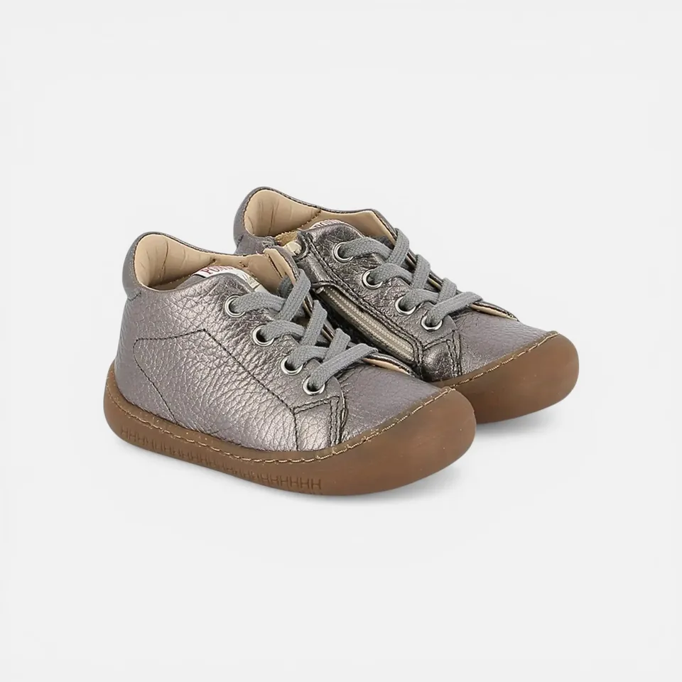 pom-d-api-yaka-walk-chaussure-premiers-pas-laminato-graine-nocciola image 1