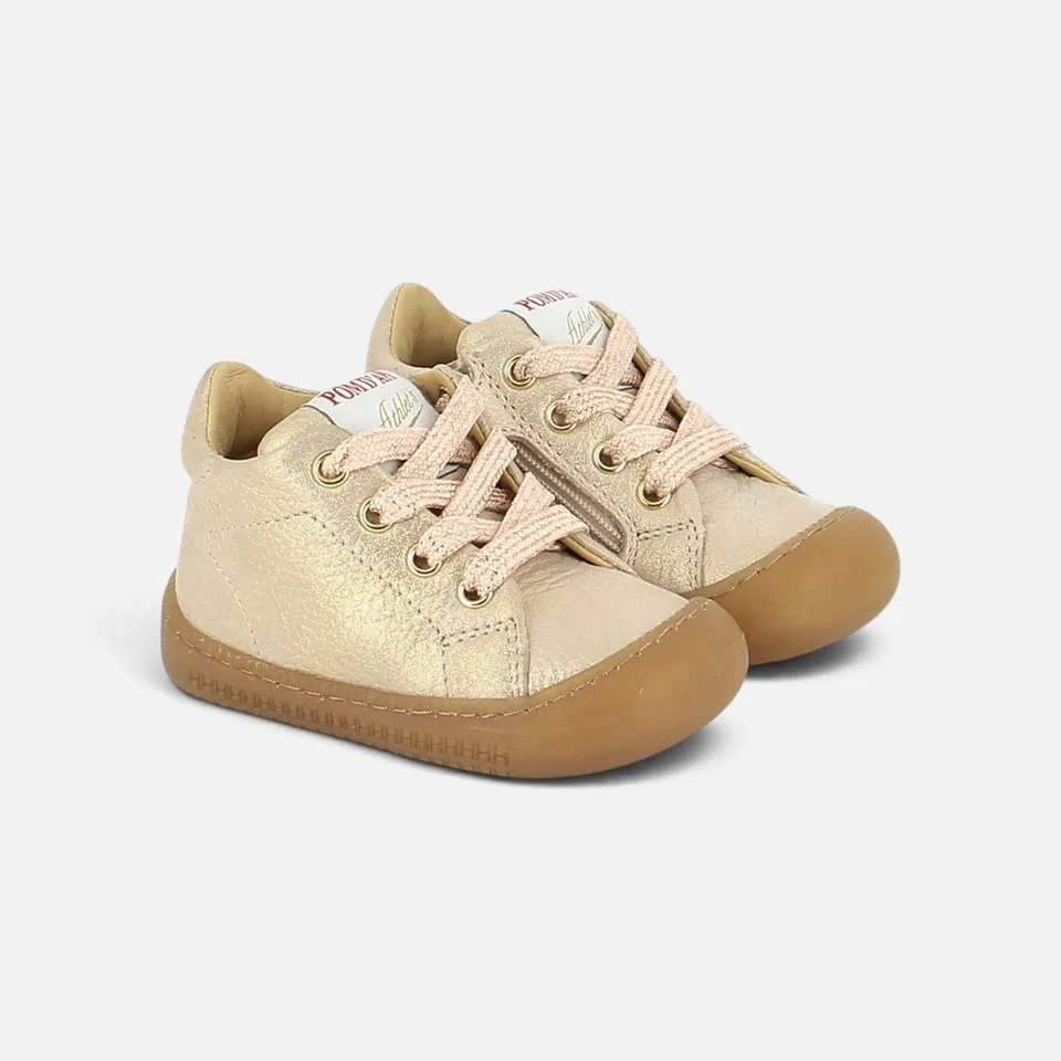 pom-d-api-yaka-walk-chaussure-premiers-pas-fille-nude-laminato-graine image 1